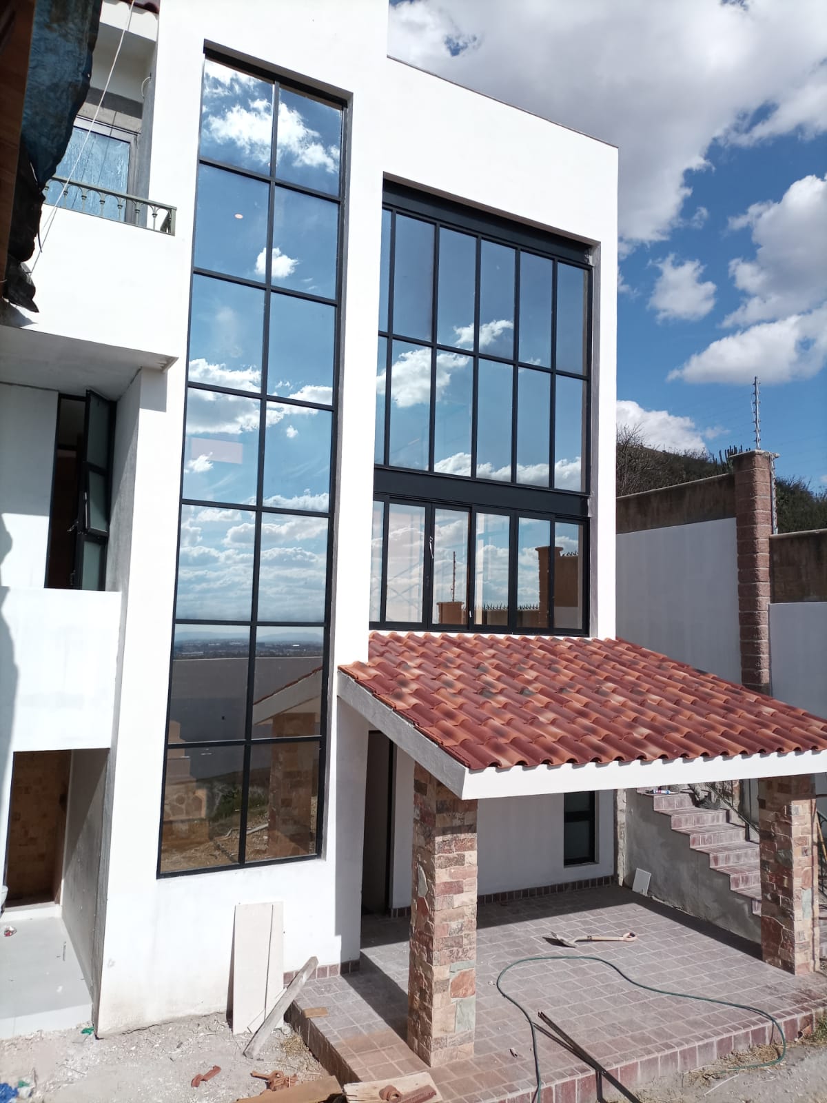 ISALUM VIDRIO Y ALUMINIO ARQUITECTÓNICO